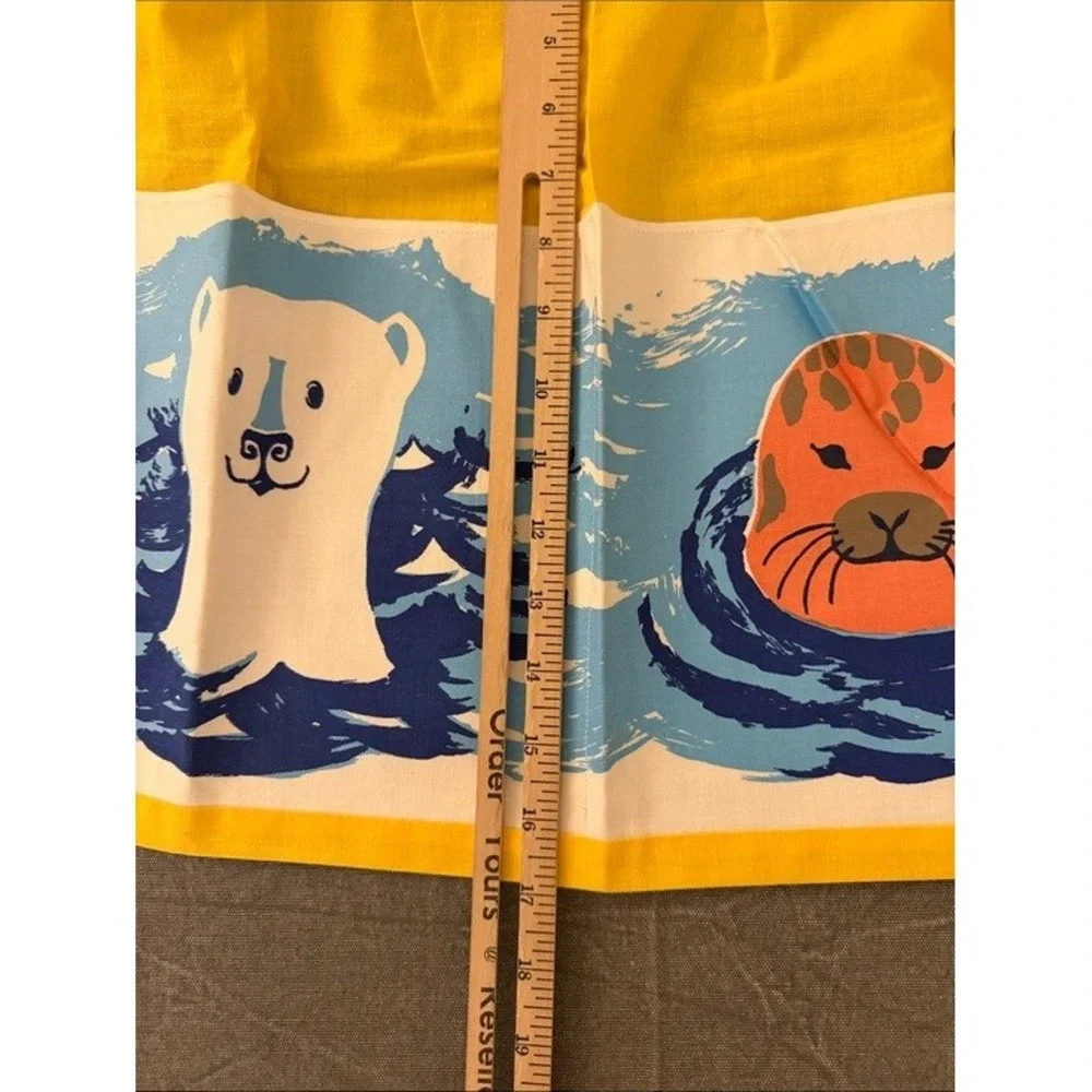 Blue Q Food Delivery Dish‎ Towel & Handtrykt Linde Polar Bear Seal Apron Set